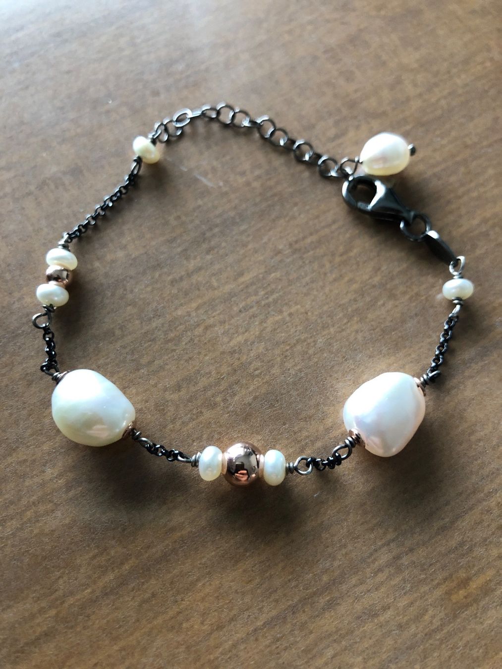 Bracciali & Braccialetti: Vendo bracciale in perle naturali. – Nuovo e nell'imballaggio originale da Mendrisio venduto da cost.del 2