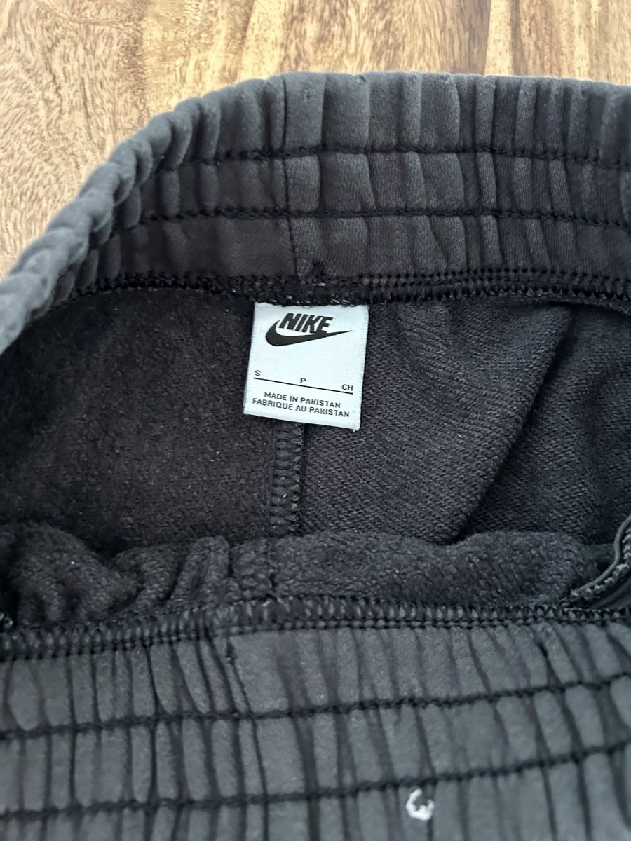 Nike Hosen: Trainerhose Nike schwarz – Gebraucht aus Zürich von ann_5b6d 2