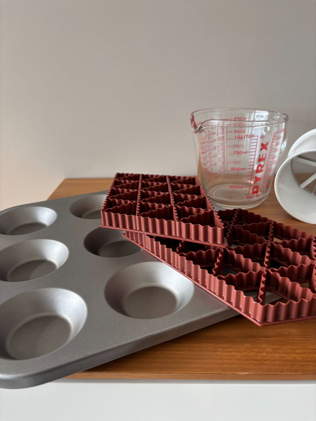 Elettrodomestici da cucina: Küchenartikel, Backen, 5 verschiedene Teile – Usato da Laax GR venduto da wil_66wq 7