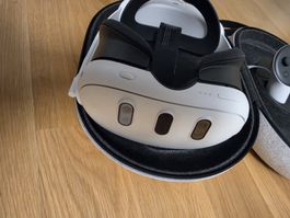 Meta Quest 3 VR Headset mit Zubehör und Etui gebraucht