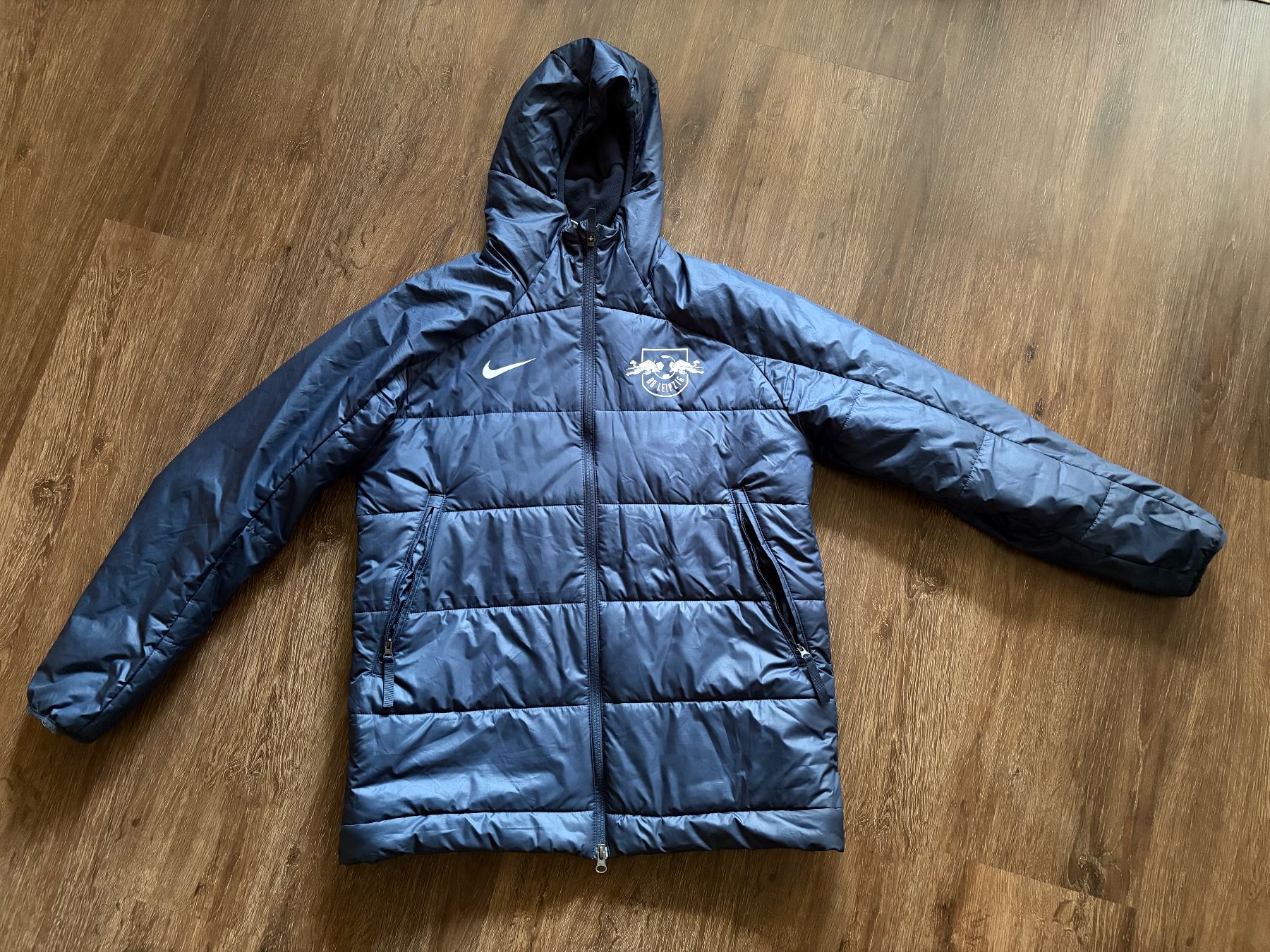 Nike Vestes: Red Bull Leipzig Jacke Gr. M – D'occasion à Muttenz par bargain_hunter