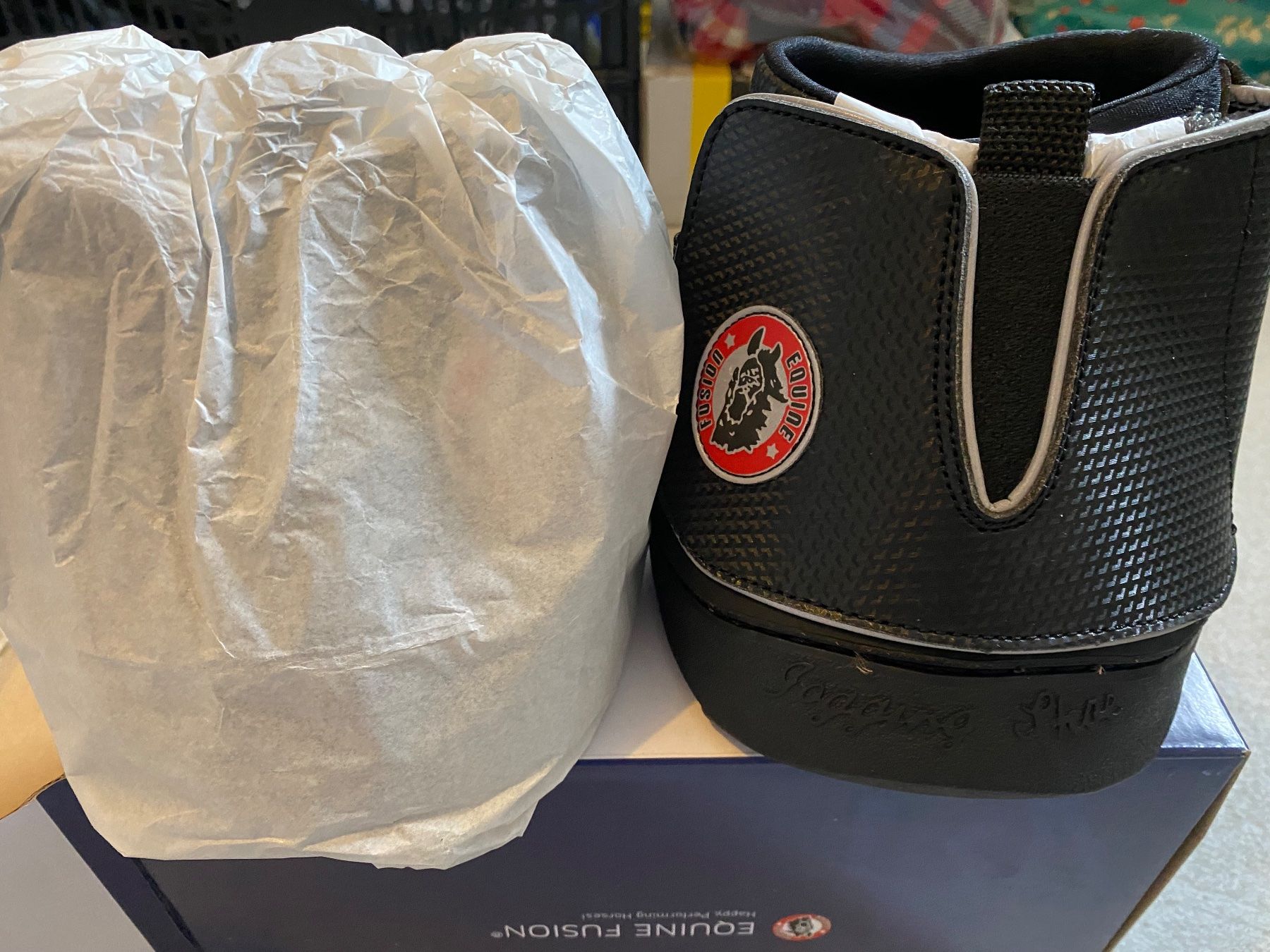 Scarpe per cavalli: Equine Fusion Active Jogging Shoe, Neu, Gr. 13 Regular – Nuovo e nell'imballaggio originale da Wohlen AG venduto da Robballantine 2