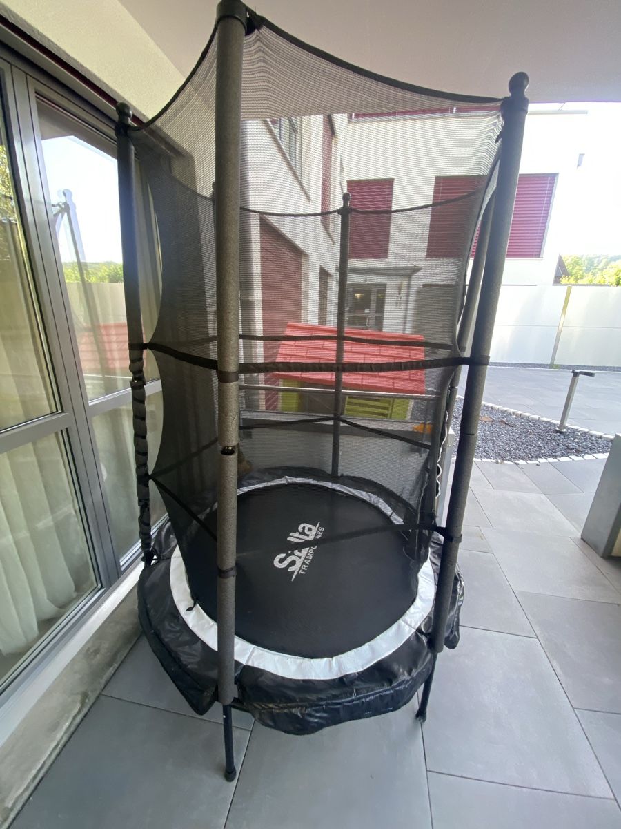 Salta Trampoline: Salta Trampolin mit Sicherheitsnetz – Gebraucht aus Rudolfstetten von extravergine92 1
