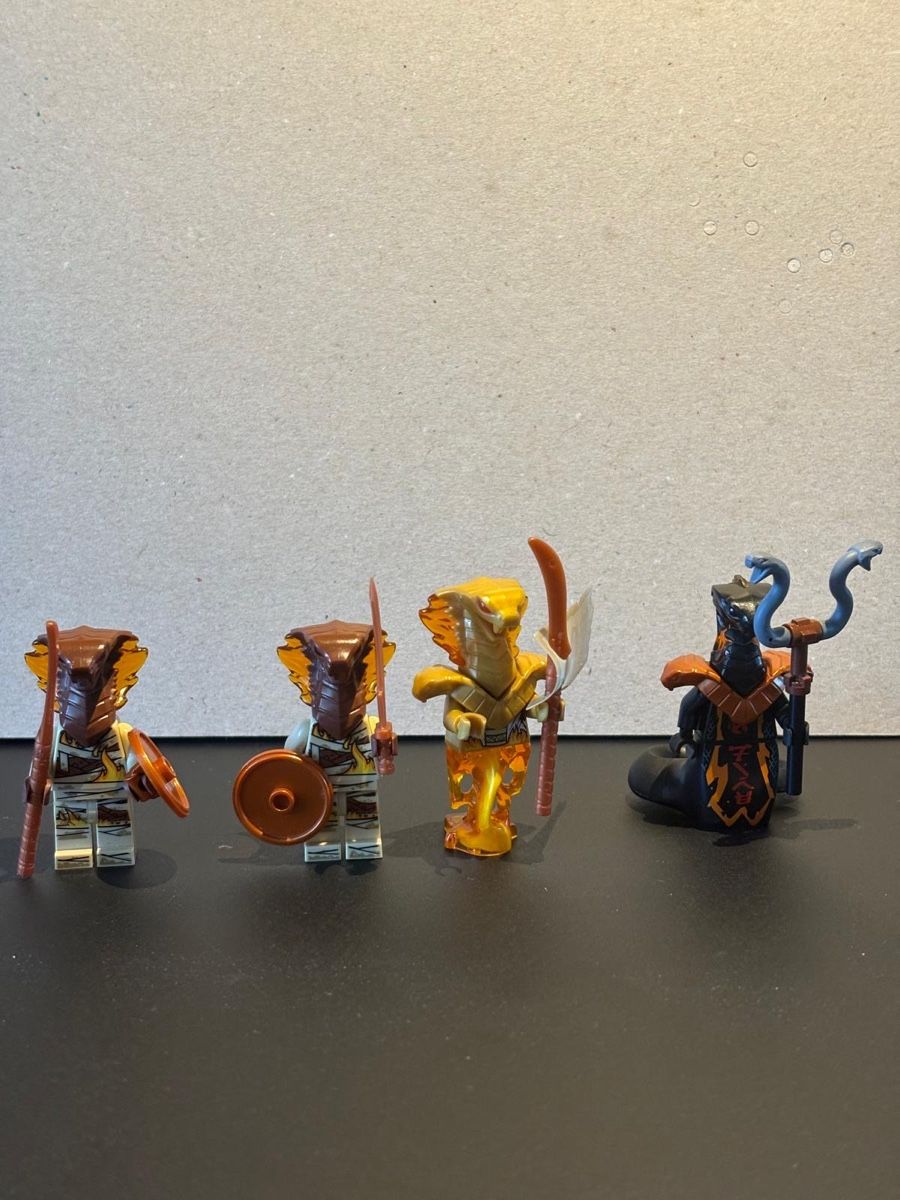 Lego Statuette: Lego Ninjago Schlangen Figuren  – Usato da winterthur venduto da tritra23