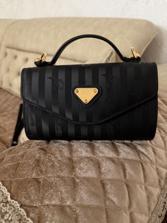 Damen Handtasche schwarz mit Logo und Trageriemen