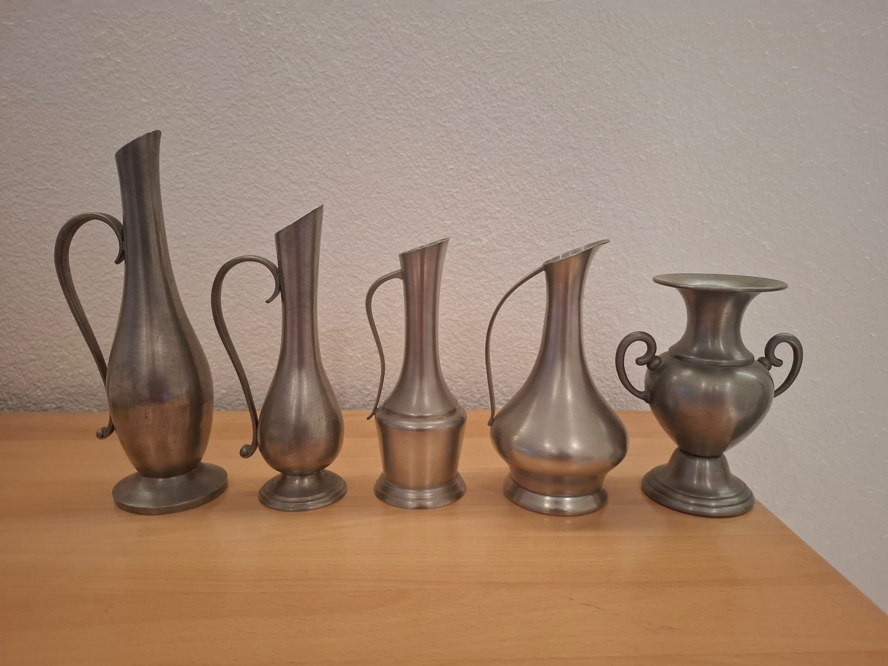 Vasi & Recipienti: 6 vases en étain – Usato da Bonfol venduto da sch_qy5d