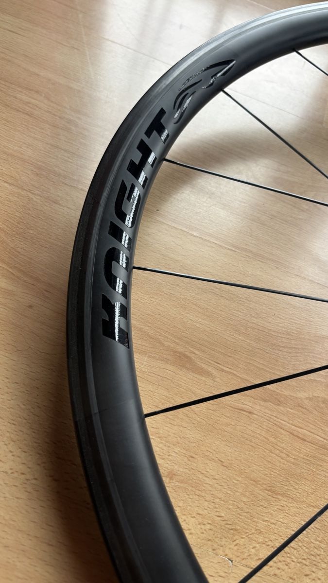 Pneus & Kompletträder: Knight Composit Carbon front wheel - 700c rim brake – Gebraucht aus Gryon von zwi_2thk 1