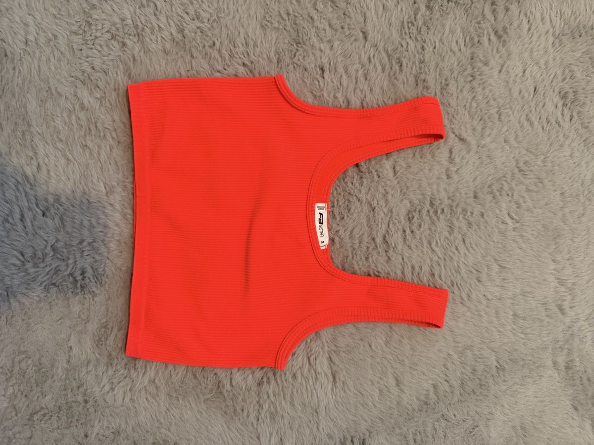 Top: Crop top rouge taille S – Nuovo (secondo la descrizione) da Bussigny venduto da Serena2009