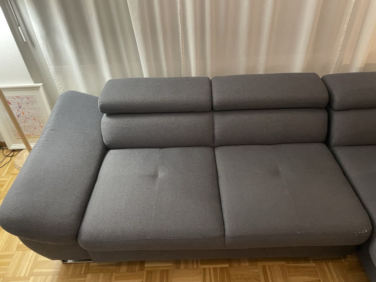 Conforama Divani: Ecksofa grau mit Schlaffunktion gebrauchter Zustand – Usato da Dietlikon venduto da santov 1