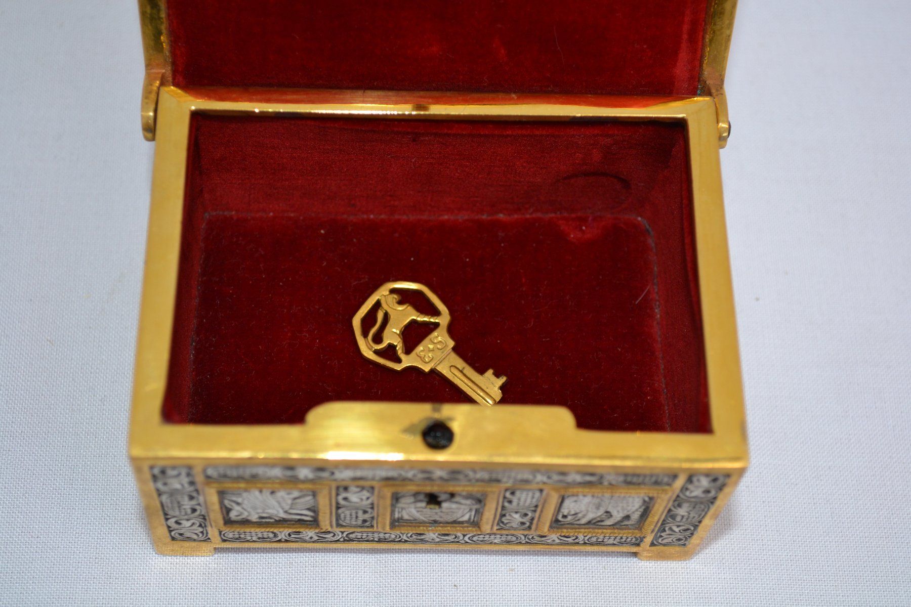 Cassapanche: gold/silberne Schmuck-Schatulle mit Schlüssel – Usato da Winterthur venduto da BK-Brocki_Winterthur 6