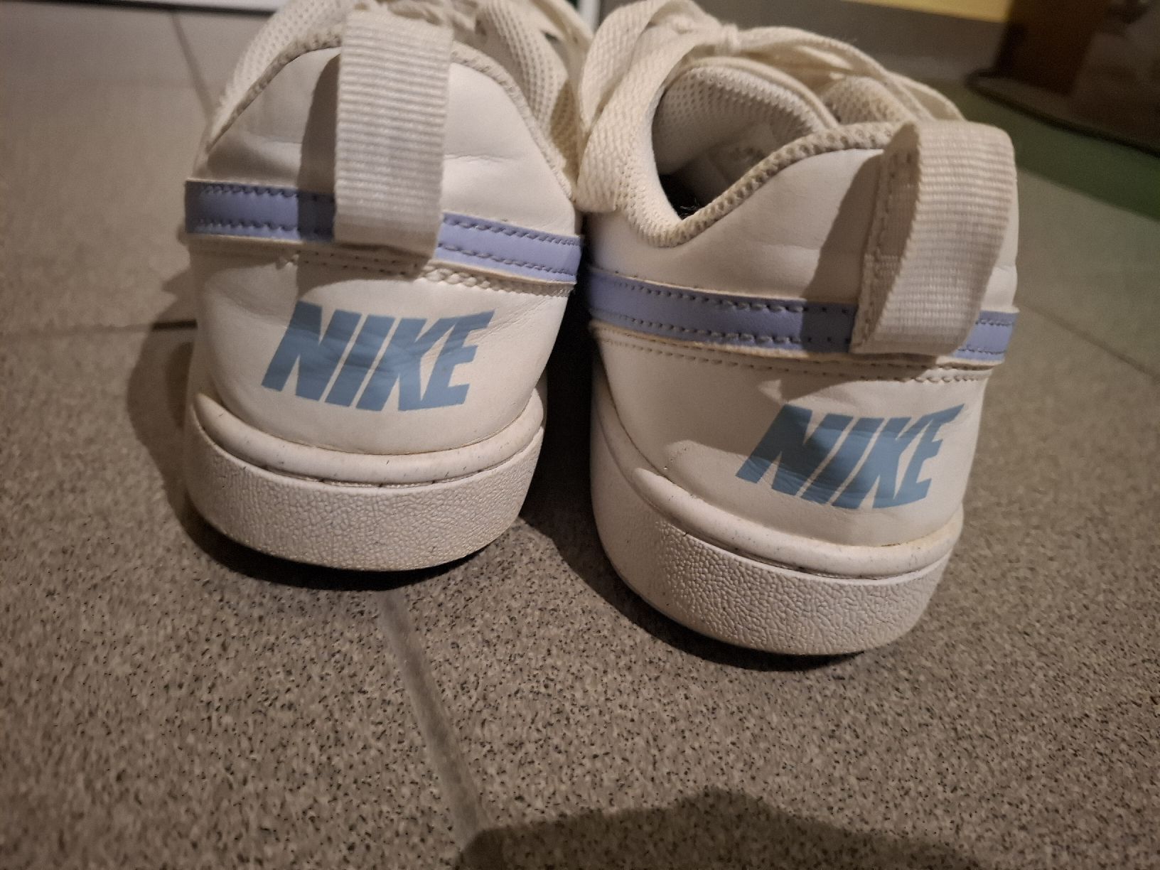 Nike Herrenschuhe: Nike Sneakers, Turnschuhe, Weiss Gr. 38 – Gebraucht aus Oftringen von januarloch 1