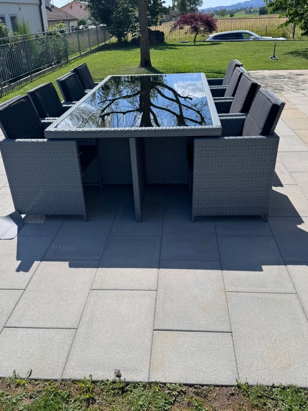 Set di tavolo e panche: Gartentisch mit Stühlen und Hockern, Rattan – Usato da Märstetten venduto da kon_jy9k