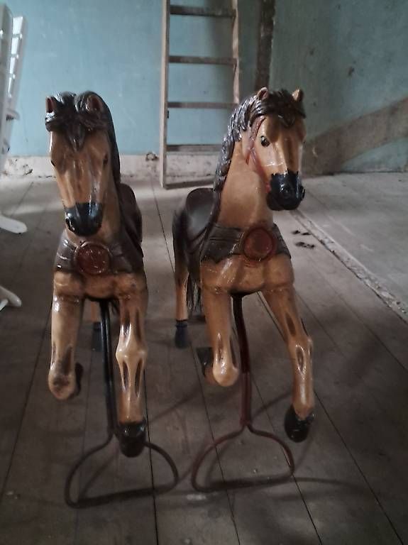 Sculptures & Statues: Antike Karusellpferde  – D'occasion à Trimbach par Timewarp 3