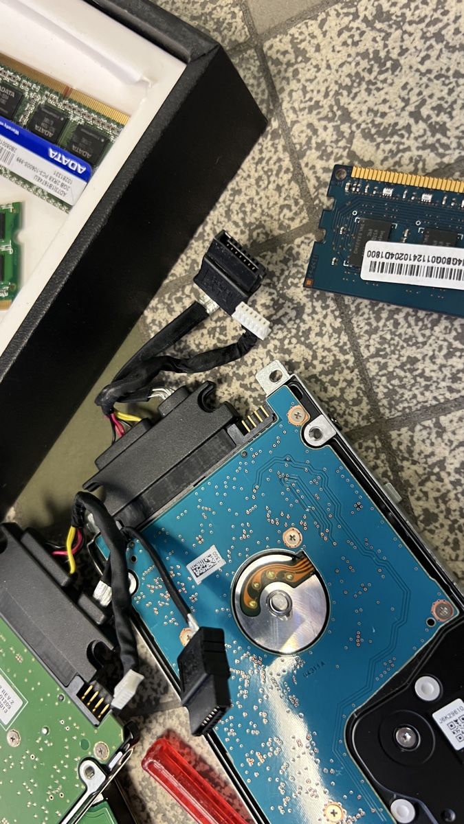 Dischi rigidi: Lot de RAM et disques durs divers – Usato da Genève venduto da Leboucheoreilles 6