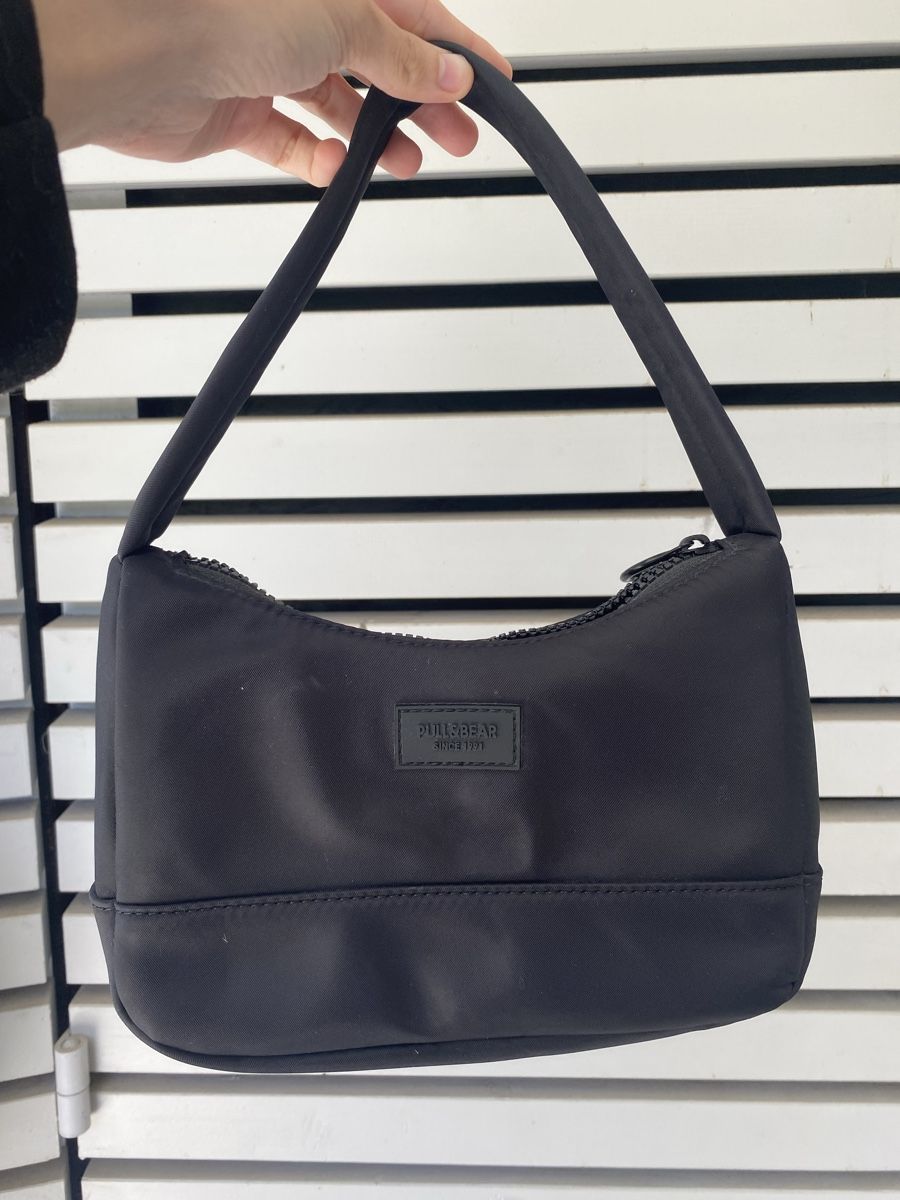 Pull&Bear Taschen für Damen: Sac en nylon Pull and Bear – Gebraucht aus St-Légier von lea_6k5s