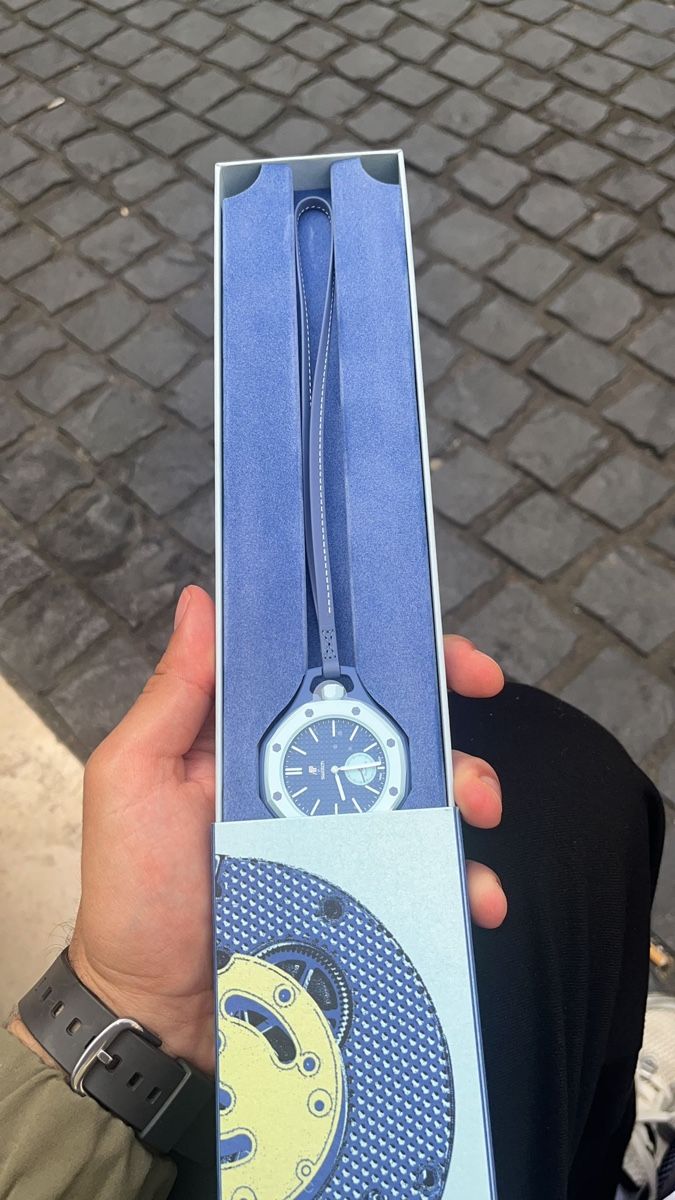 Swatch Montres: Swatch X AP - Royal Pop - Lan Ba  – Neuf avec emballage d'origine à Carouge GE par mvi_8xfx 2