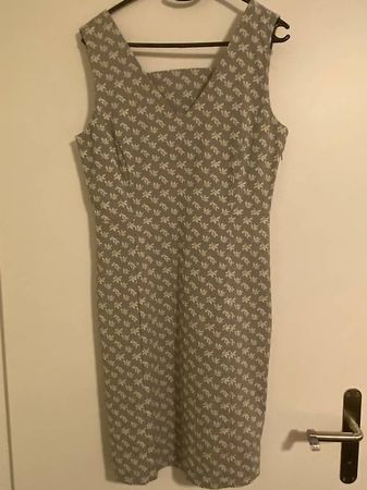Etuikleid mit passendem Longblazer