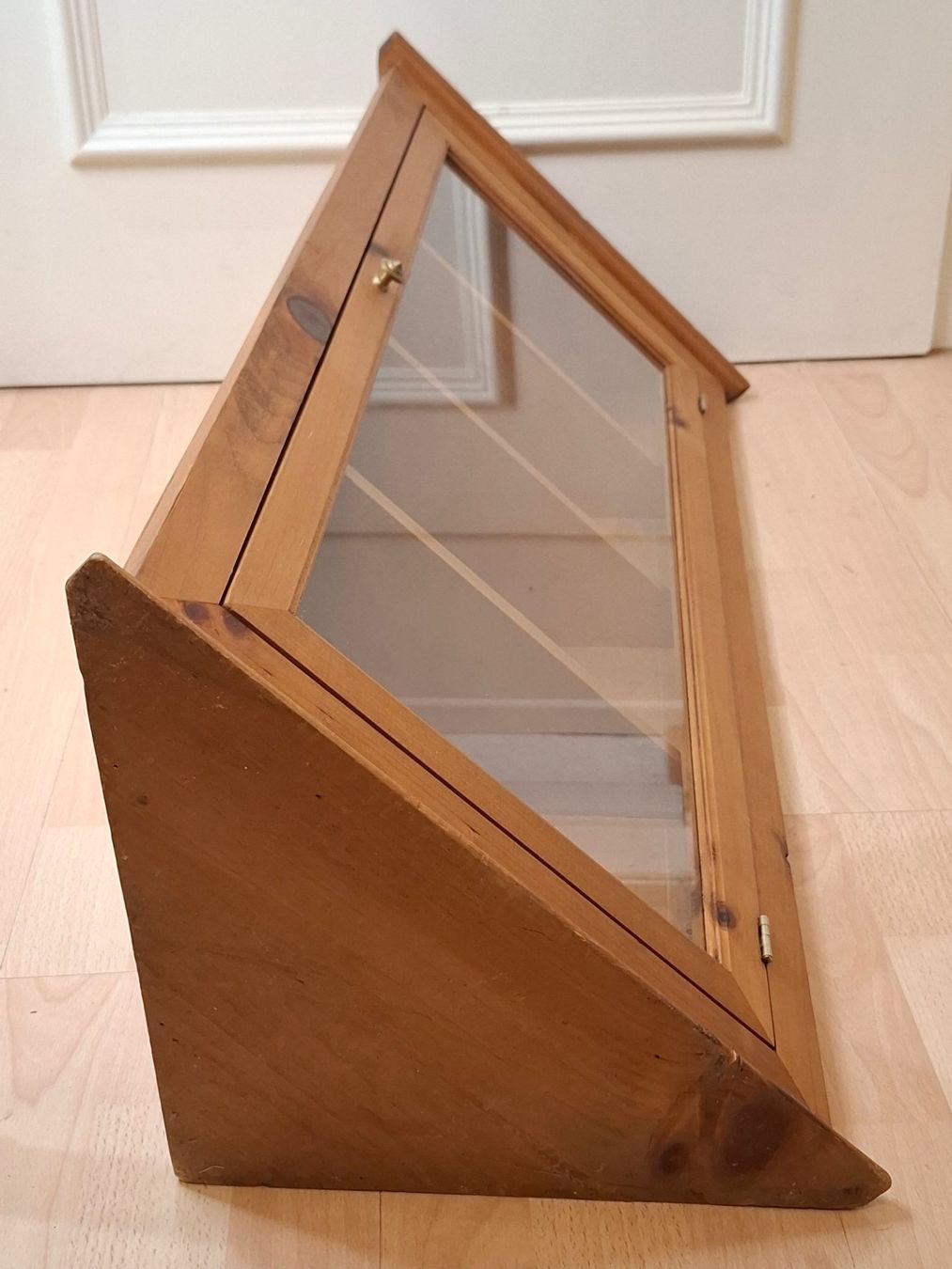 Vetrine: Authentische Schweizer Eckvitrine Wandhängende Vitrine 1970 – Usato da Zürich venduto da ART-te-Fact 6