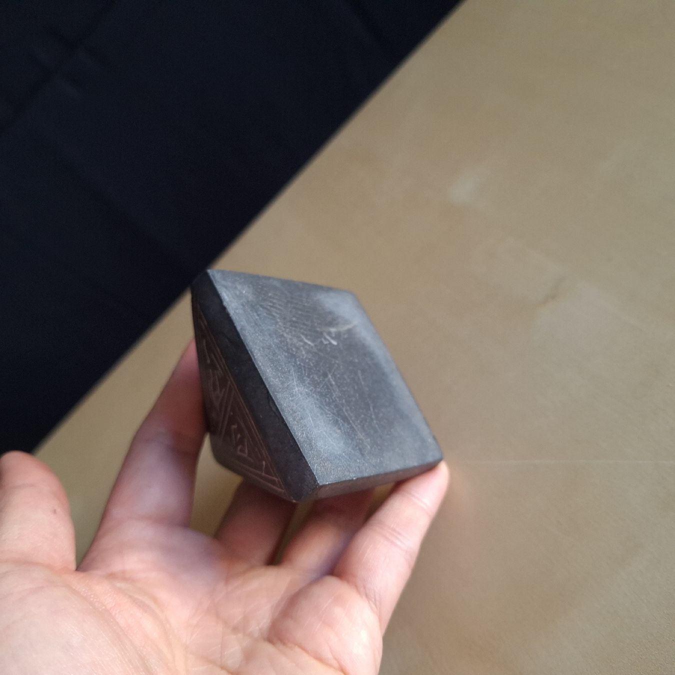Tutte le decorazioni: Versand möglich! Deko Stein Pyramide mit Hieroglyphen – Usato da Winterthur venduto da Goldpipau 3