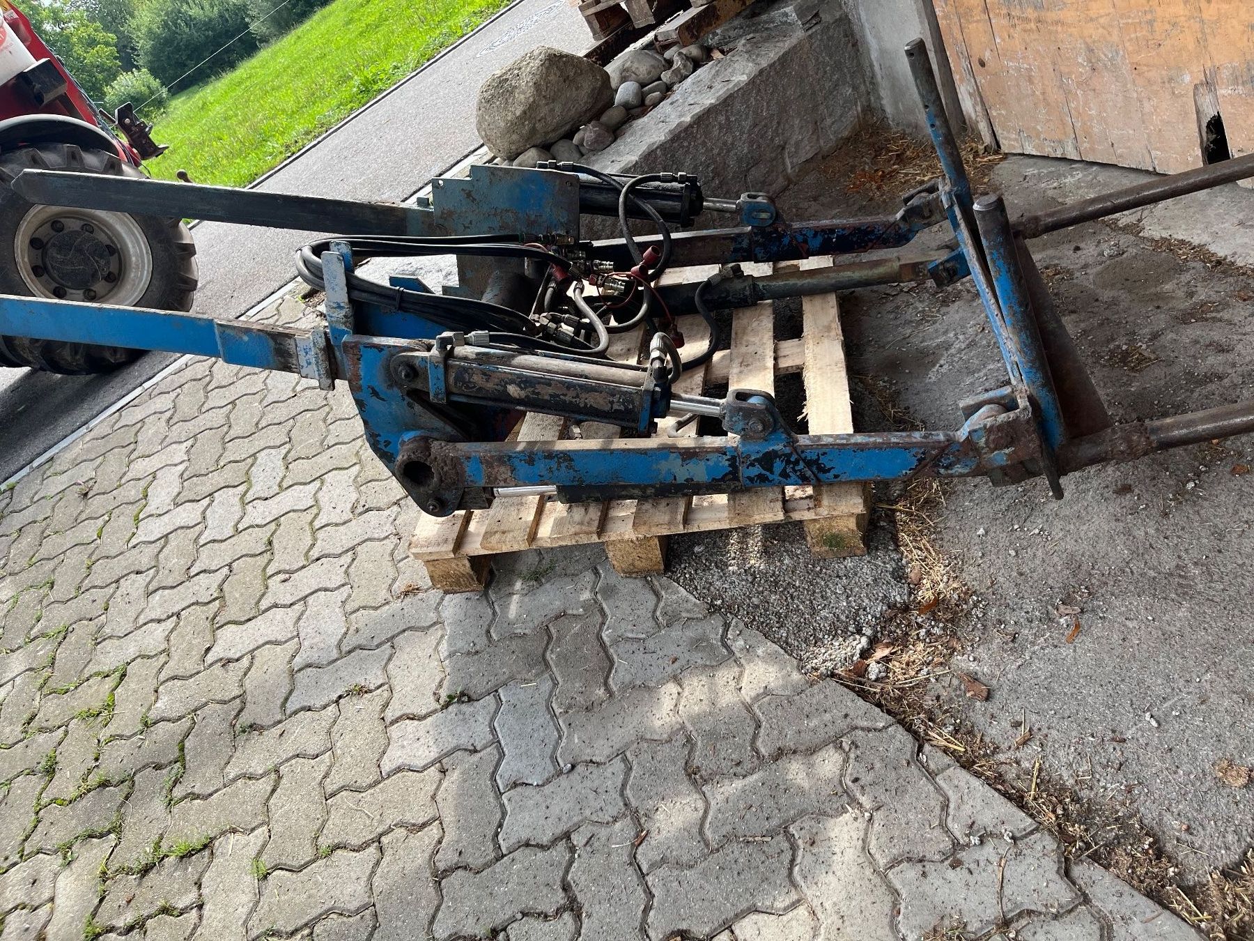 Trattori: Fronthubwerk, Hebebühne, poltern, heben – Usato da Nürensdorf venduto da Peterhakab 6