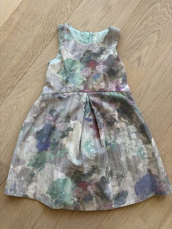 Next Kleid Blumen Gr. 116 Mädchen