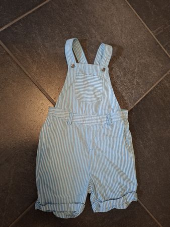Kurze Latzhose / Grösse 98-104 gestreift hellblau von TCM