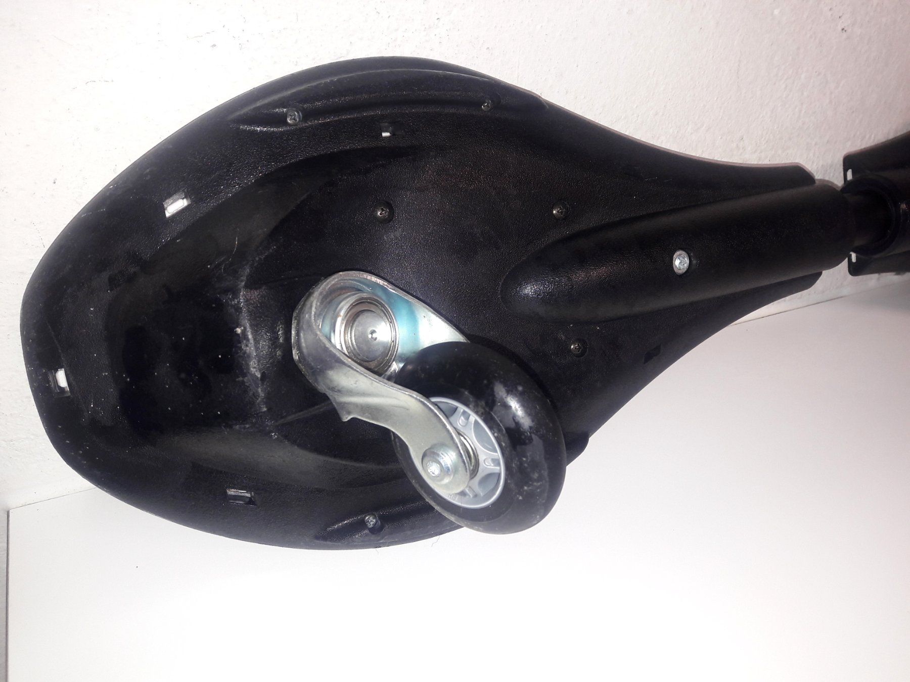 Skateboards: Waveboard rot schwarz weiss mit Sculls – Usato da Zürich venduto da Mukumukus 4