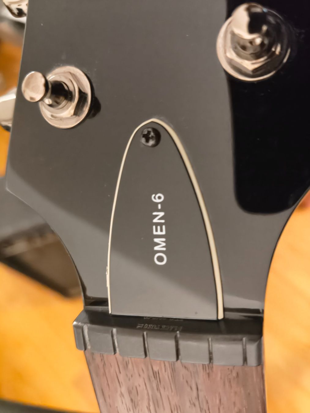 Schecter Instruments de musique: Schecter "Omen 6" - Black Gloss - neuwertiger Zustand !! – Neuf (Voir description) à Rümlang par Platin-Cooper 6