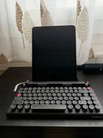 Eine Tastatur für das iPad wie eine Schreibmaschine.