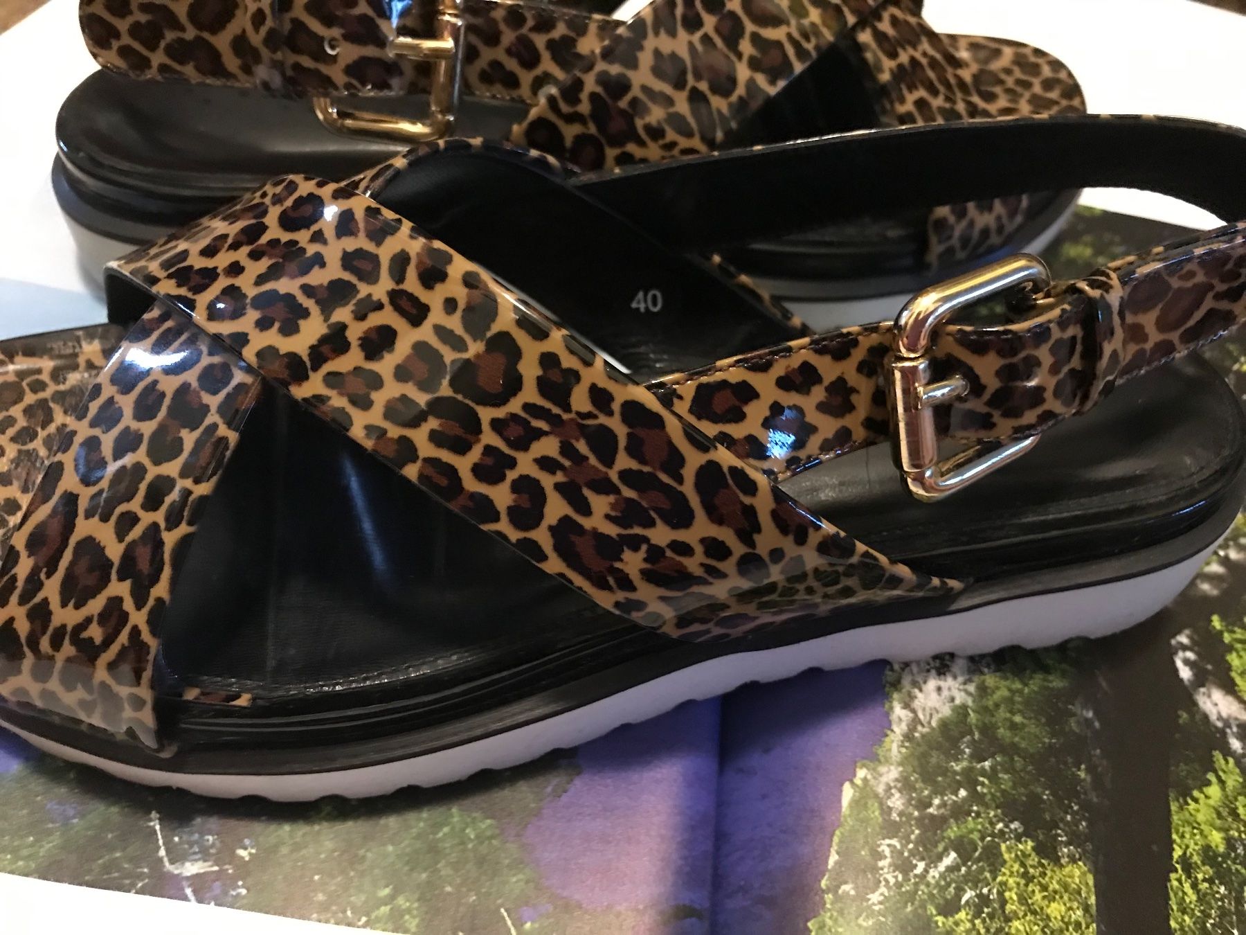 Scarpe da donna: Sommer Sandalen Grösse 40 Leopard Optik, Lack – Usato da Niederteufen venduto da mix18 4