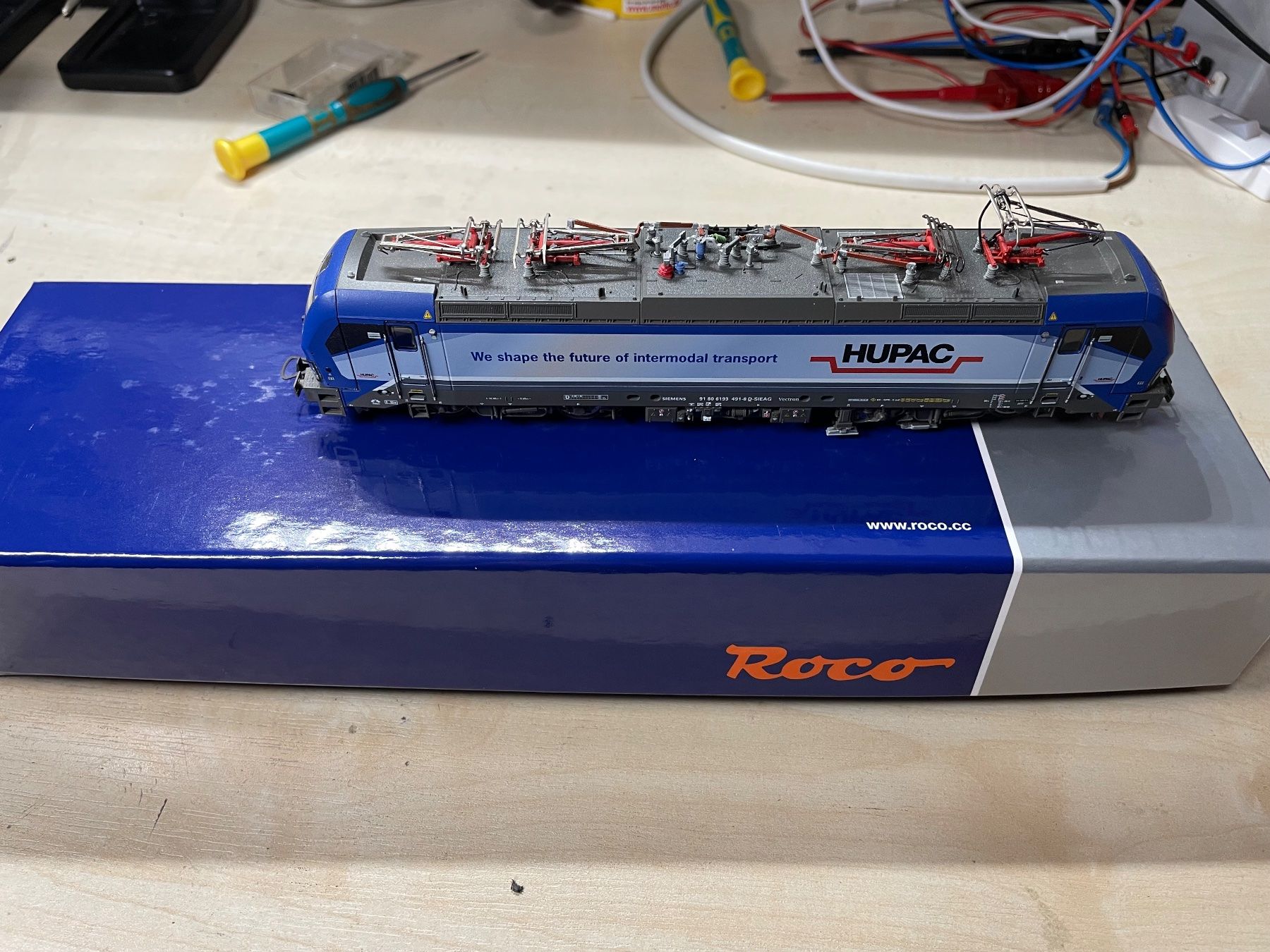 Roco Modellini di ferrovie: Roco Hupac Lok mit Sound DCC Digital – Usato da Halten venduto da 079kaid1 5