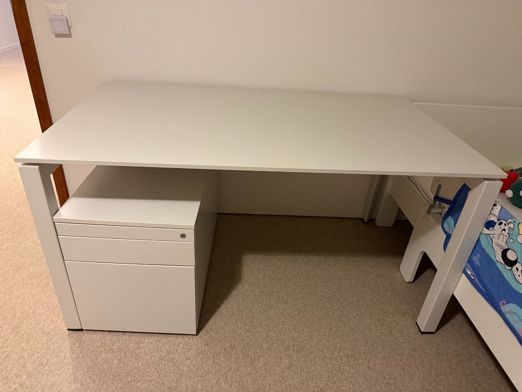 Steelcase Bureaux: Schreibtisch Steelcase inkl. Rollcontainer – D'occasion à Allschwil par RWest