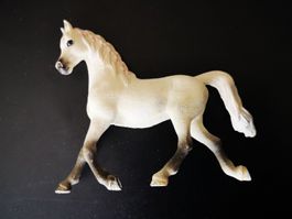 Schleich Pferd Stute weiss mit geflochtener Mähne