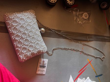 Abendtasche mit Perlen weiss silber neu mit Etikett