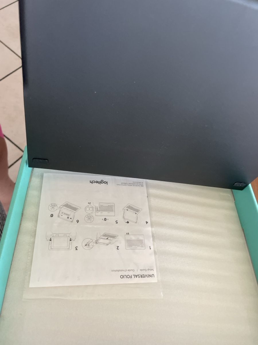 Logitech Tastiere: Logitech Universal Folio Tastatur Hülle 9-10" Tablets neu – Nuovo e nell'imballaggio originale da Obergerlafingen venduto da cabo4 4