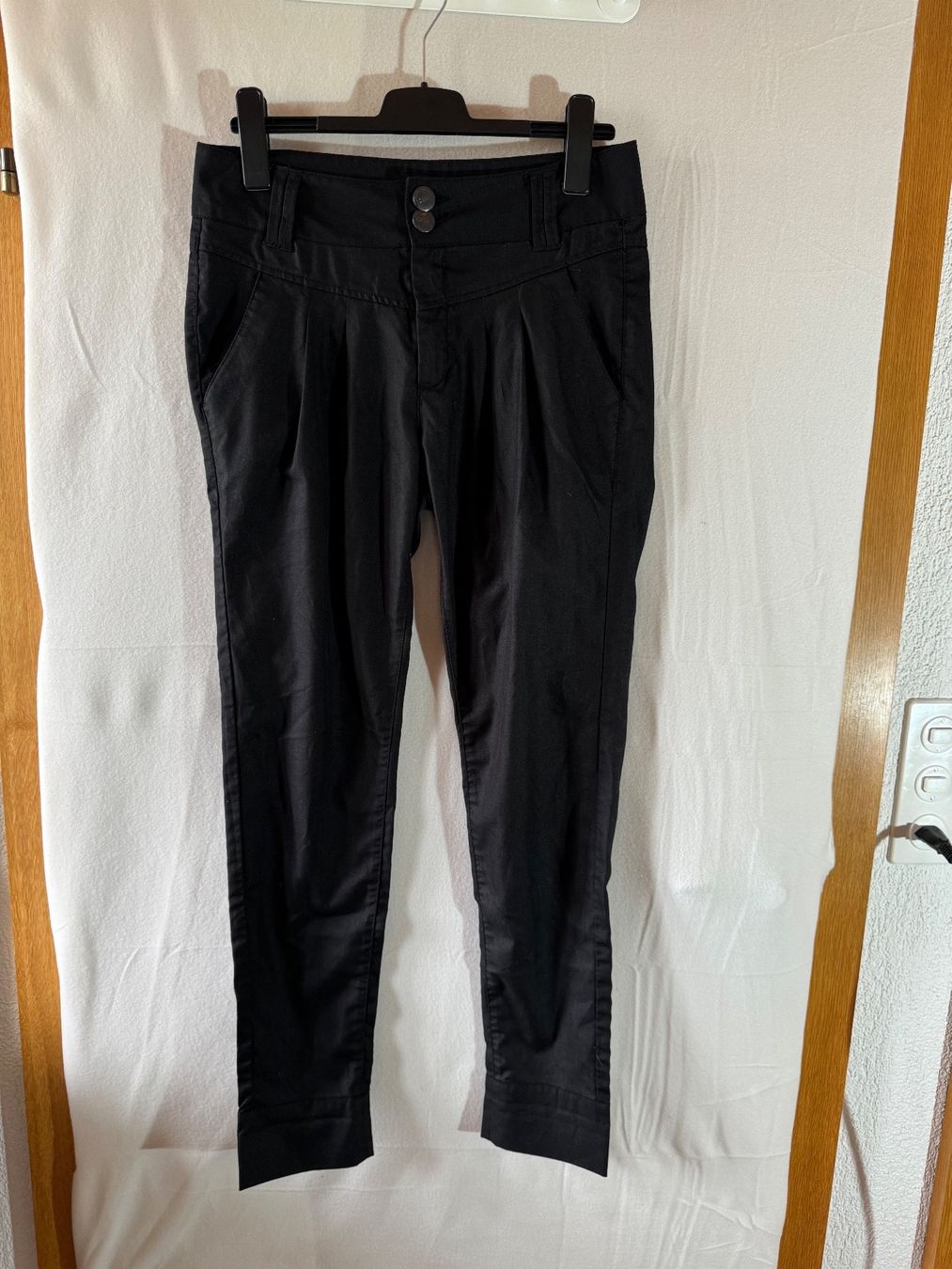 Only Pantaloni: Schwarze Only Hose Gr. 38 – Usato da Grosswangen venduto da second_hand_dress