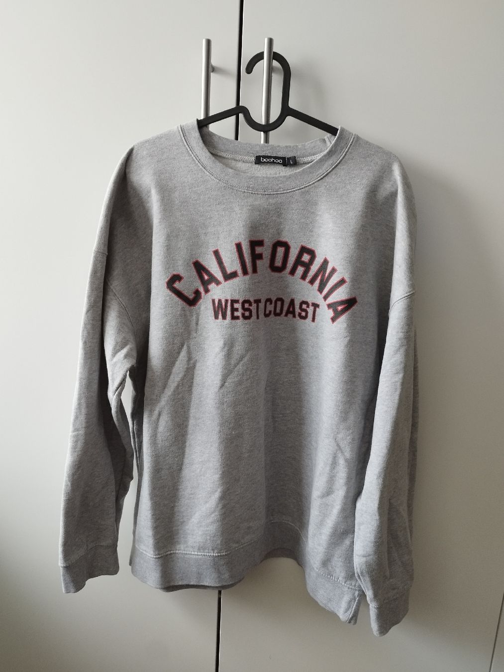 Boohoo Pulls & Sweat-shirts: Grauer Boohoo California Westcoast Pullover, L – D'occasion à Bremgarten AG par Annikaouh