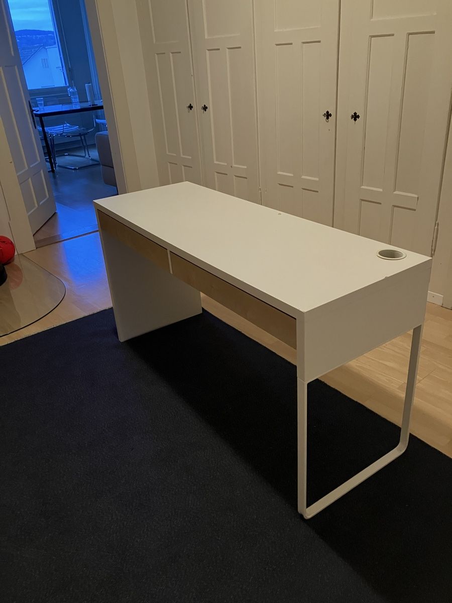 Ikea Scrivanie: Schreibtisch mit 2 Stühlen – Usato da Zürich venduto da koe_69wz