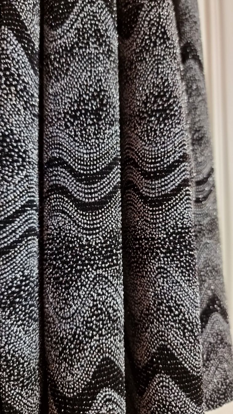 Vestes: Festliche bestickte Glitzer-Strickjacke schwarz-silber – D'occasion à Wald ZH par CapLux 4