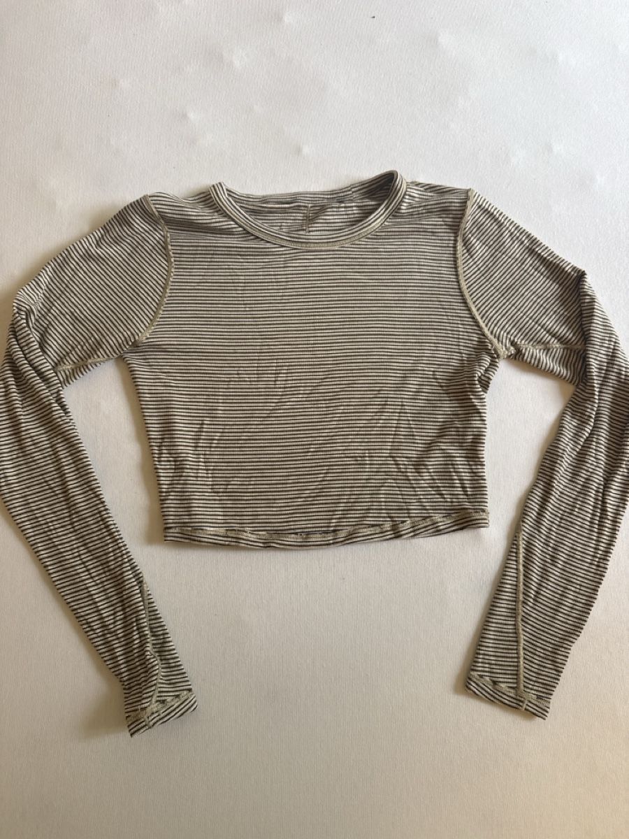 Lululemon Tops: Luluemon Longsleve S  – D'occasion à Zürich par Nikkii