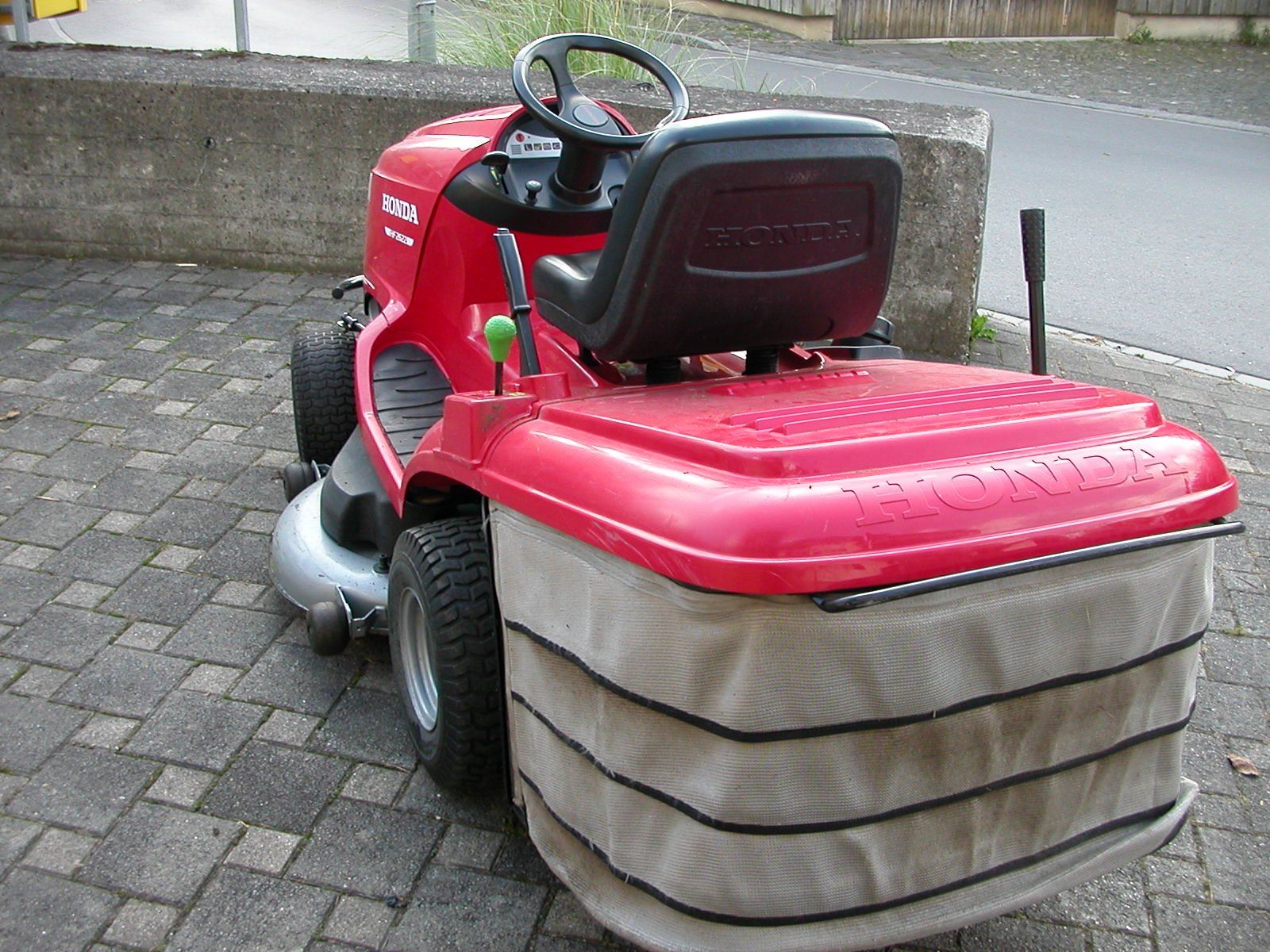 Honda Rasenmäher: Honda Rasentraktor – Gebraucht aus jenins von Falknis3 4