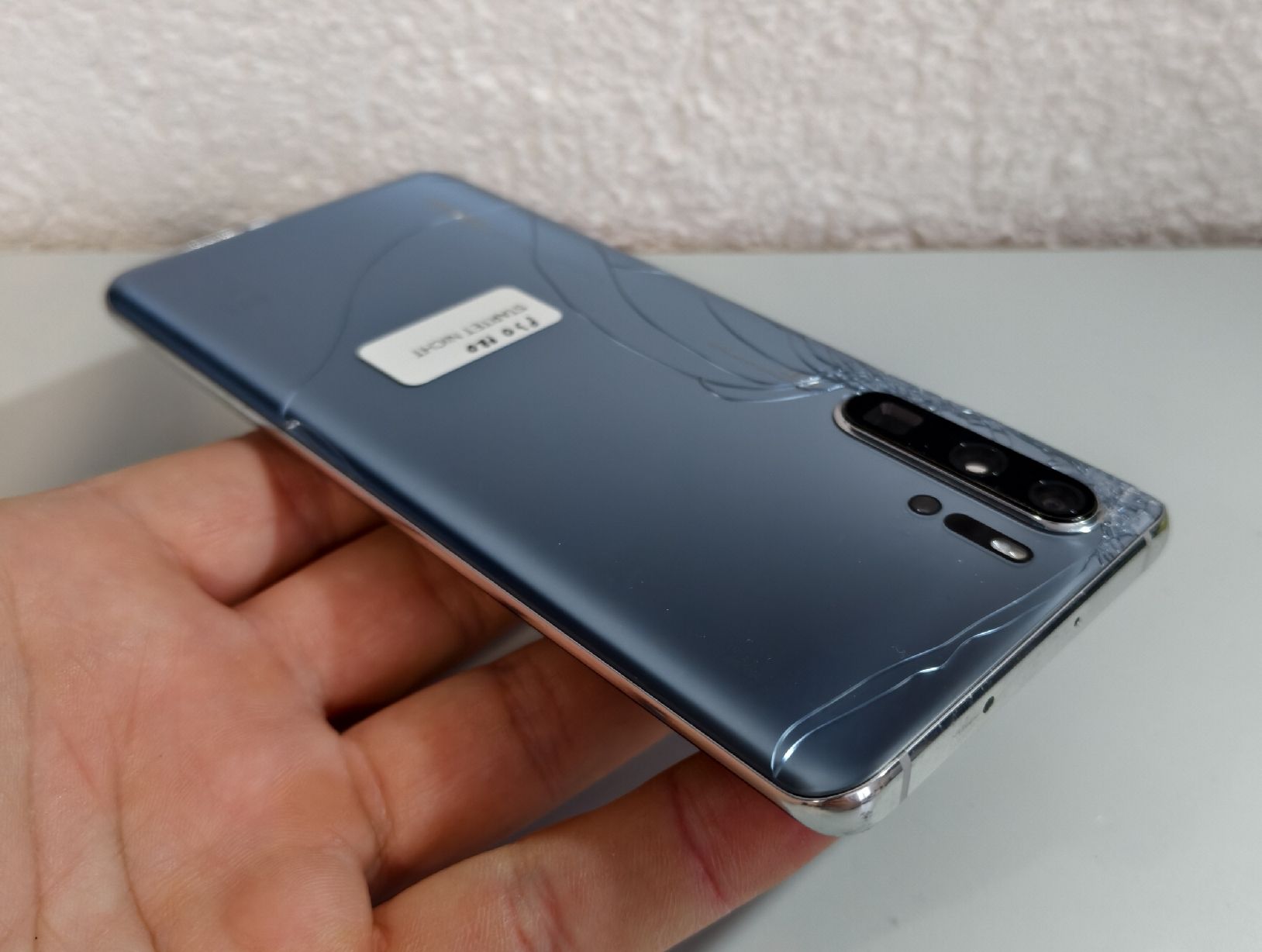 Huawei Handys / Smartphones: Huawei P30 pro Silber – Defekt aus Ehrendingen von Rocky985 3