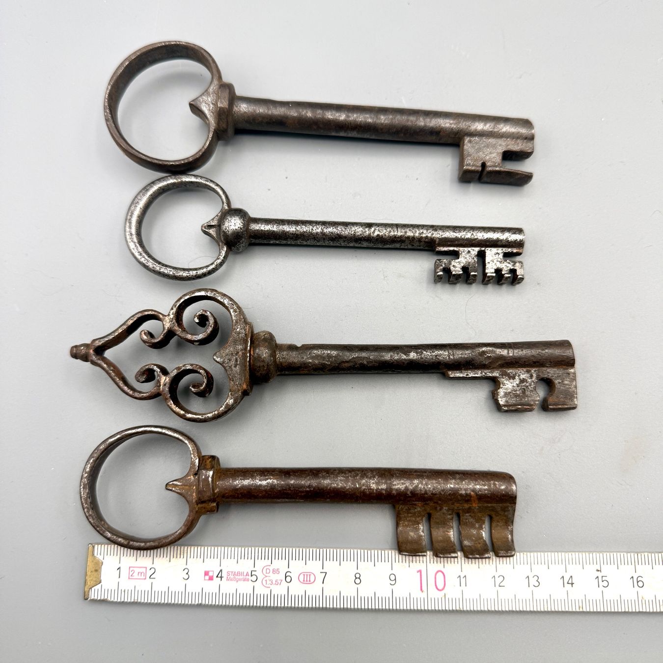 Schlüssel: 4 Antike Schlüssel – Gebraucht aus Ueberstorf von Brocandi 6
