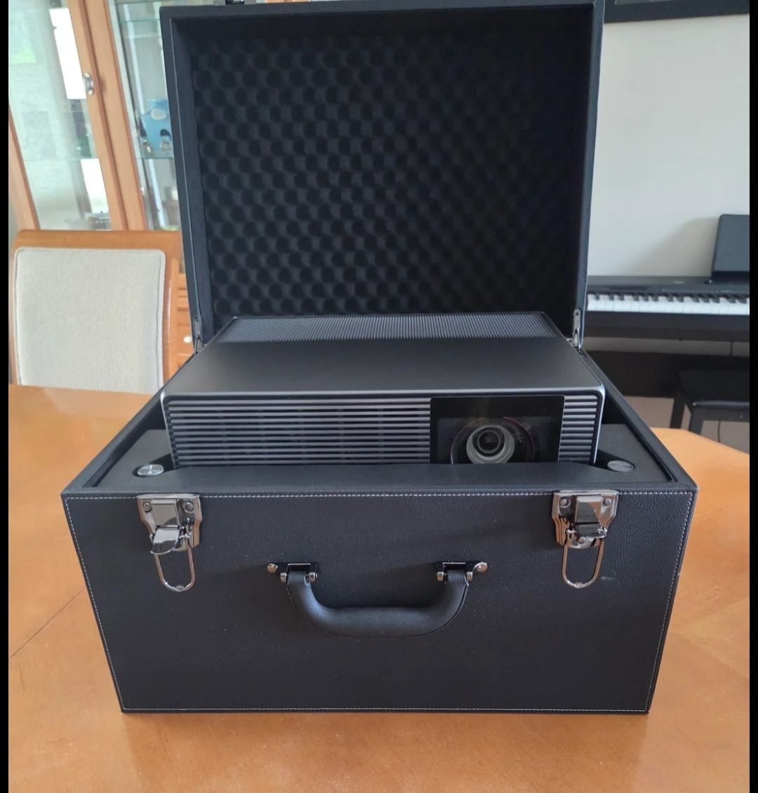 Xgimi Videoprojektoren: XGIMI Titan Noir Max – Neu (gemäss Beschreibung) aus Zürich von yhabi96 1