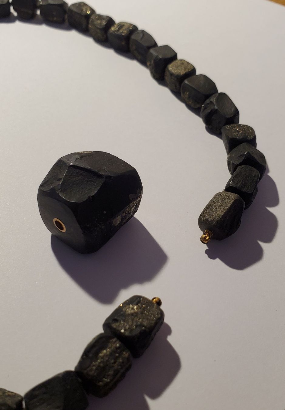 Catenine: Collier shunguite pyrite – Usato da Bex venduto da Eezolyl 5