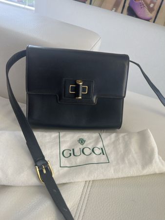 Magnifique sac bandoulière Gucci vintage cuir lisse.