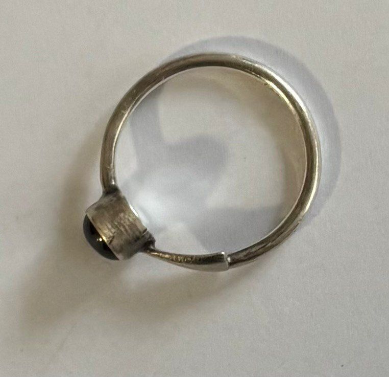 Ringe: Ring Silber Granat – Gebraucht aus Basel von machplatz 4