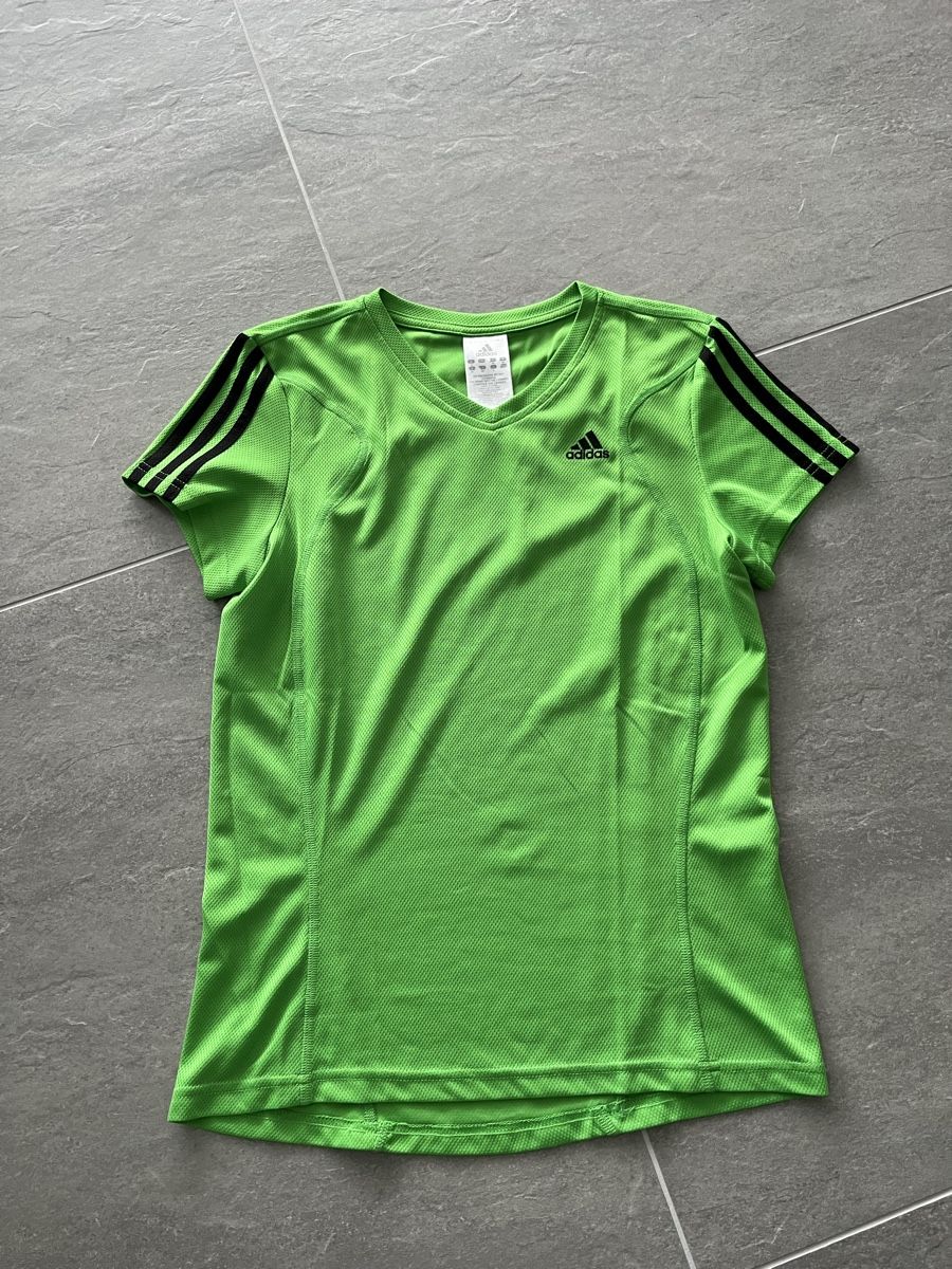 Adidas T-Shirts: Sport T-Shirt Adidas – Gebraucht aus Fraubrunnen von amm_7kp6