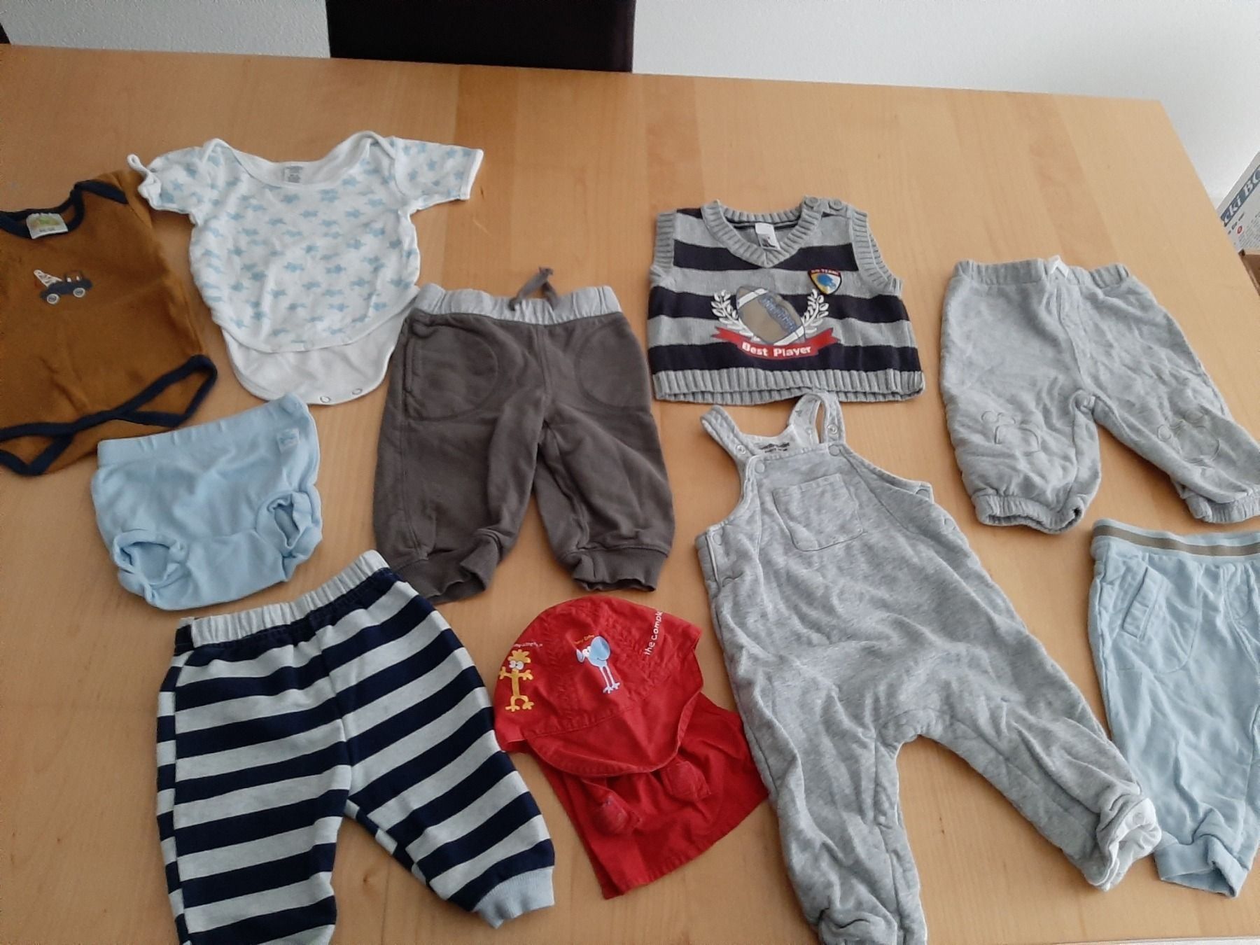 Kleiderpakete & -sets: K..139) Junge Kleiderset Gr. 68 – Gebraucht aus Wil SG von Saxer1