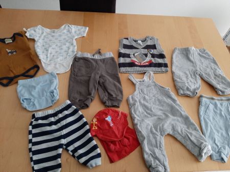 K..139) Junge Kleiderset Gr. 68